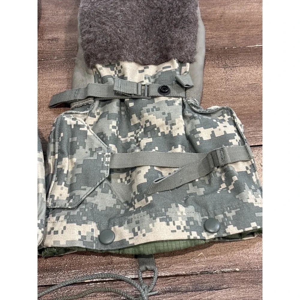 Large - US Army UCP / ACU Camouflage Extreme Cold Weather Mittens Gloves & Liner